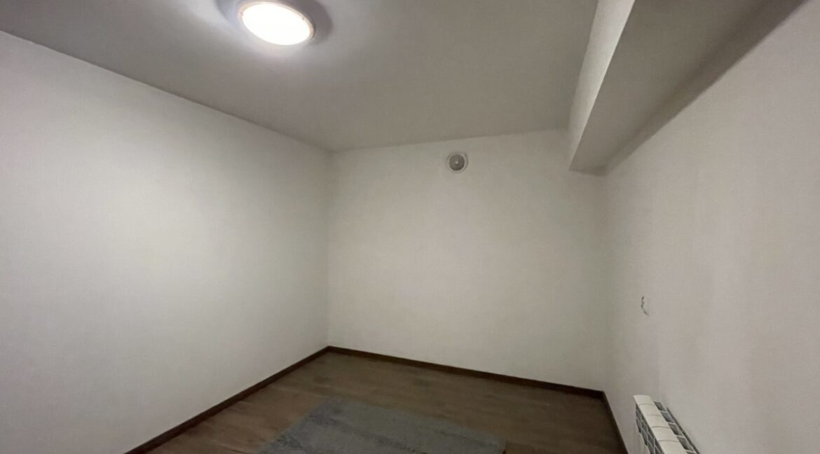 23070904