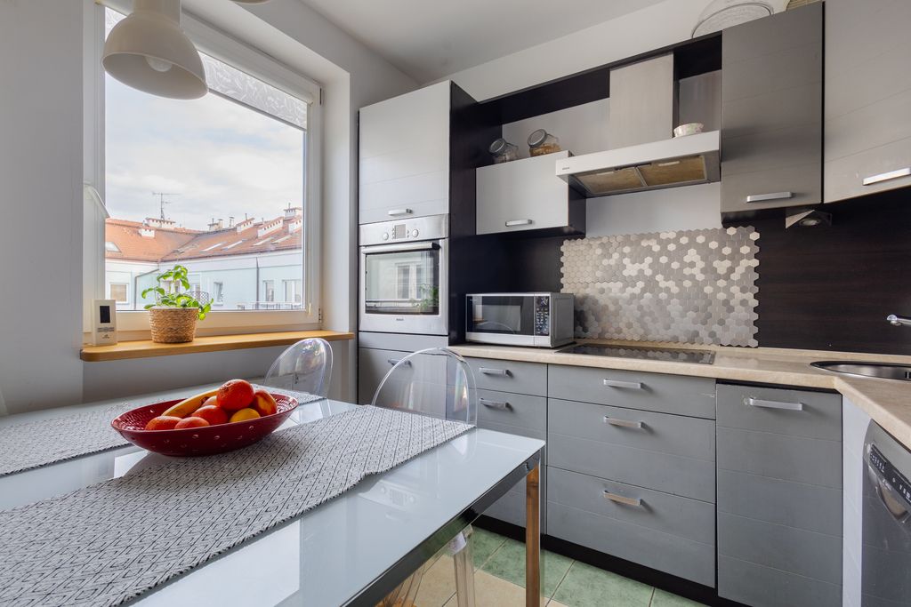trzy pokoje/oddzielne WC/duży balkon