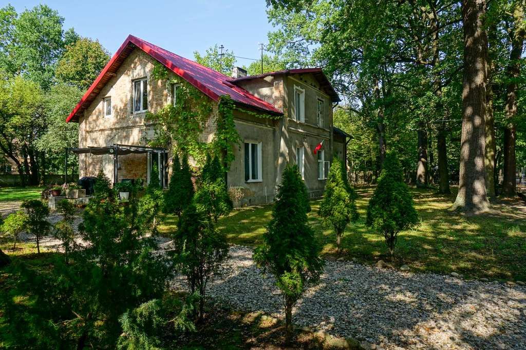 Willa na działce 2696m2, centrum Milanówka