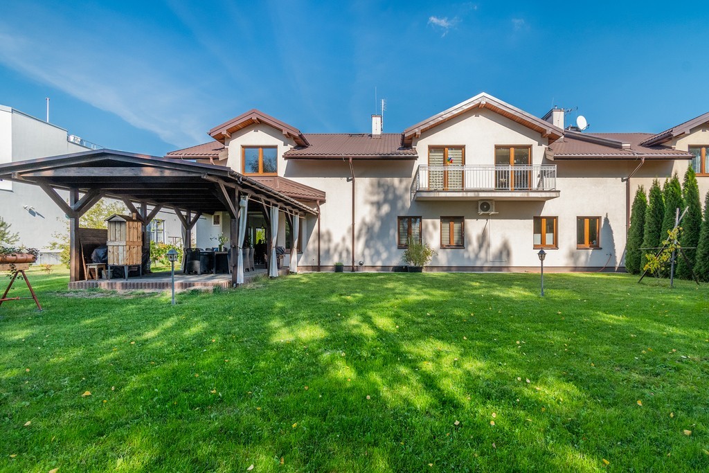 Przestronny dom z przeznaczeniem pod usługę 468 m²