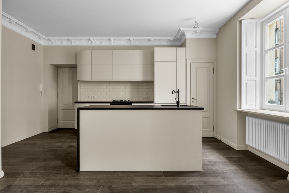 Przestronny apartament w kamienicy tuż przy metrze