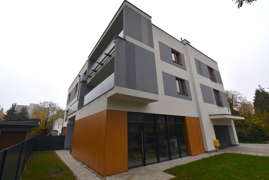 Nowy lokal usługowy z witrynami na parterze