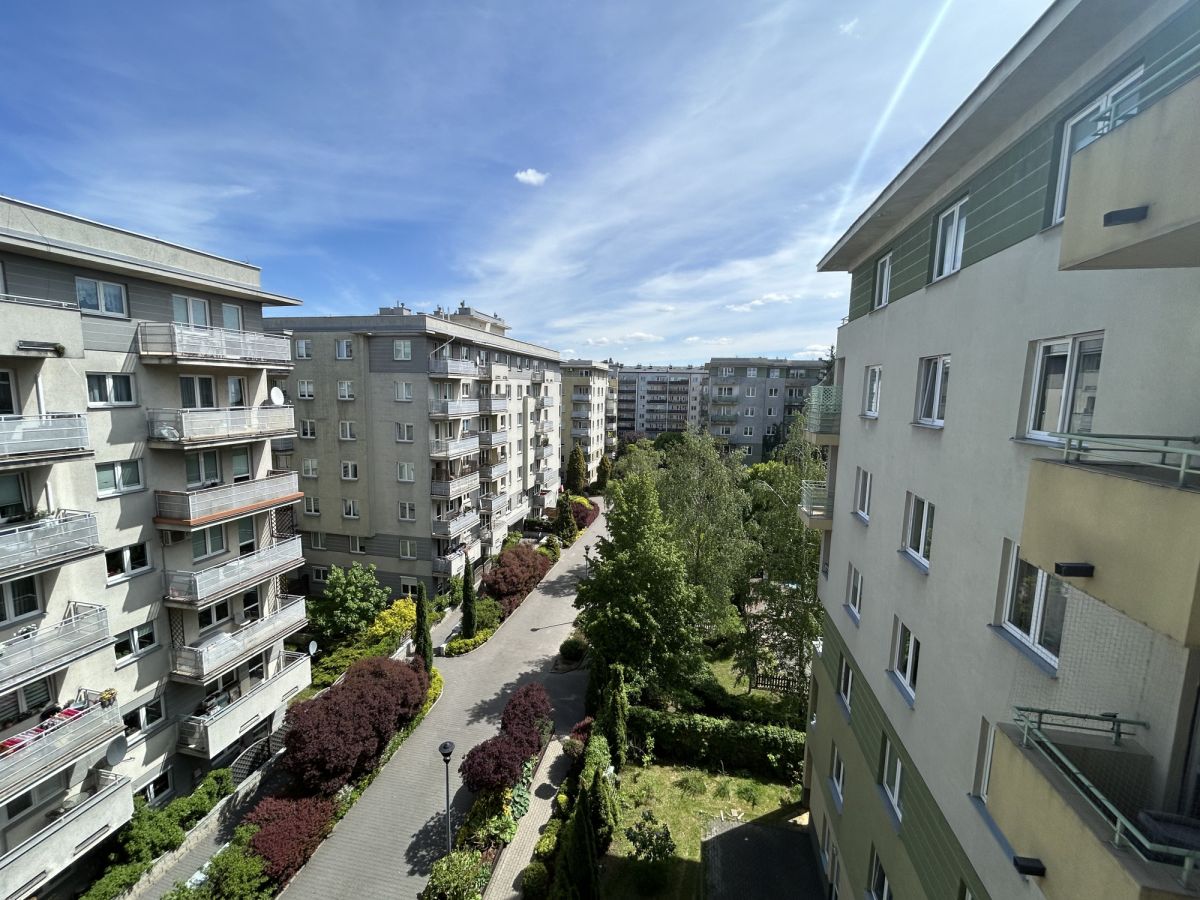 Dwupokojowe mieszkanie na Skoroszach.
