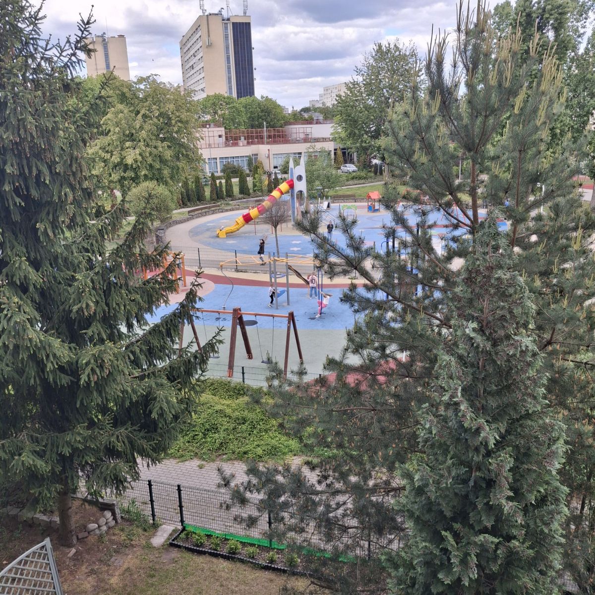 BLISKO METRA