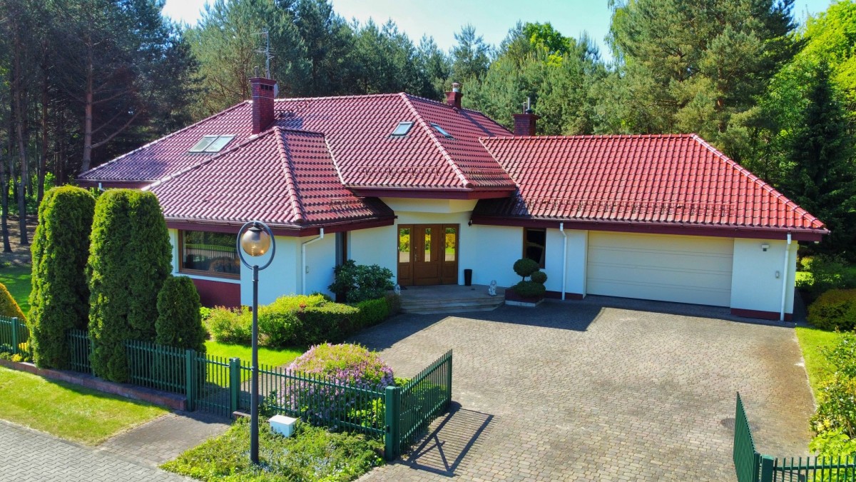 Rezydencja w zamkniętej enklawie w Strzeniówce