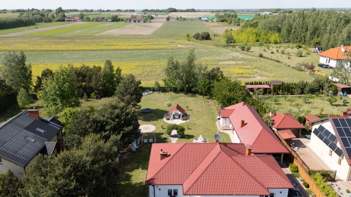 Piękny dom parterowy na imponującej działce 2130m2