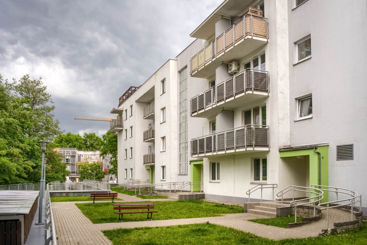 3-pokoje, balkon, komórka, miejsce postojowe
