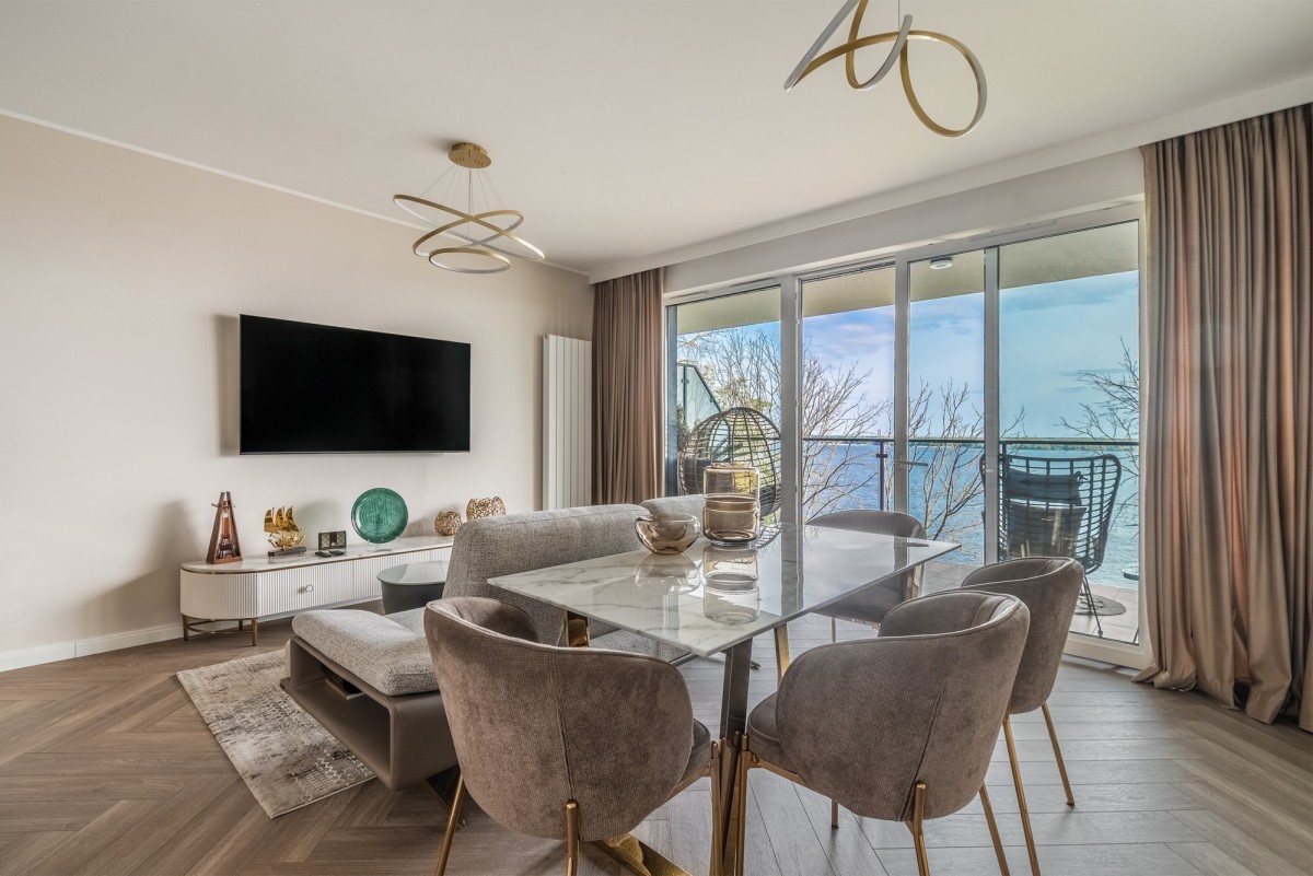 Apartament z Jacuzzi nad samym zalewem Zegrzyńskim