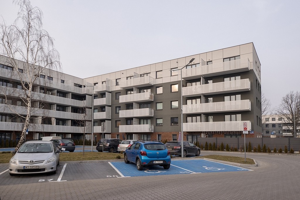 4 pokojowe mieszkanie z balkonem- Al.Jerozolimskie