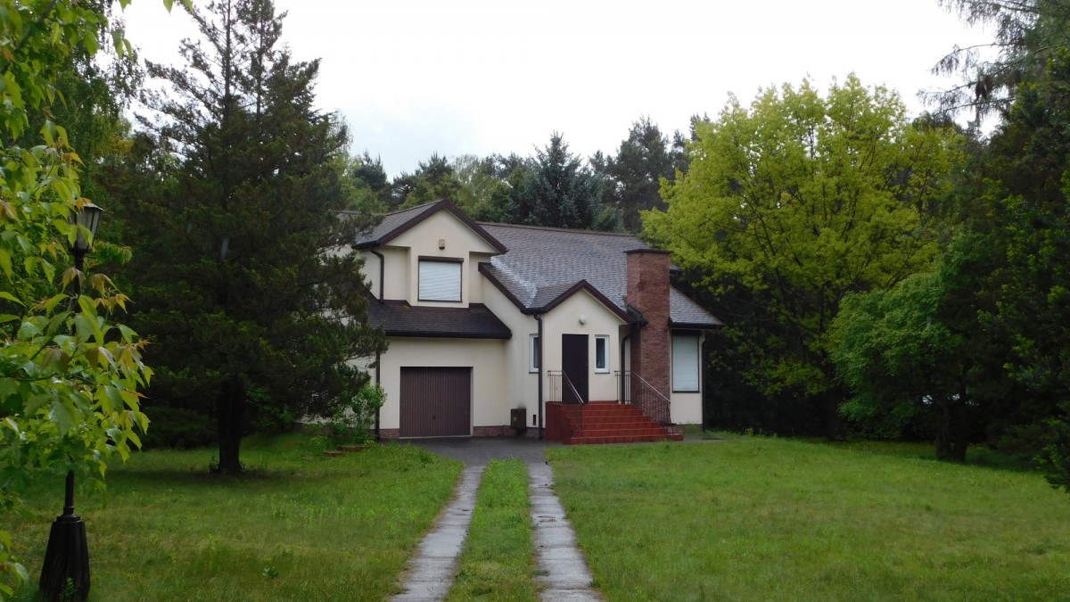 Jachranka – uroczy dom na dużej działce