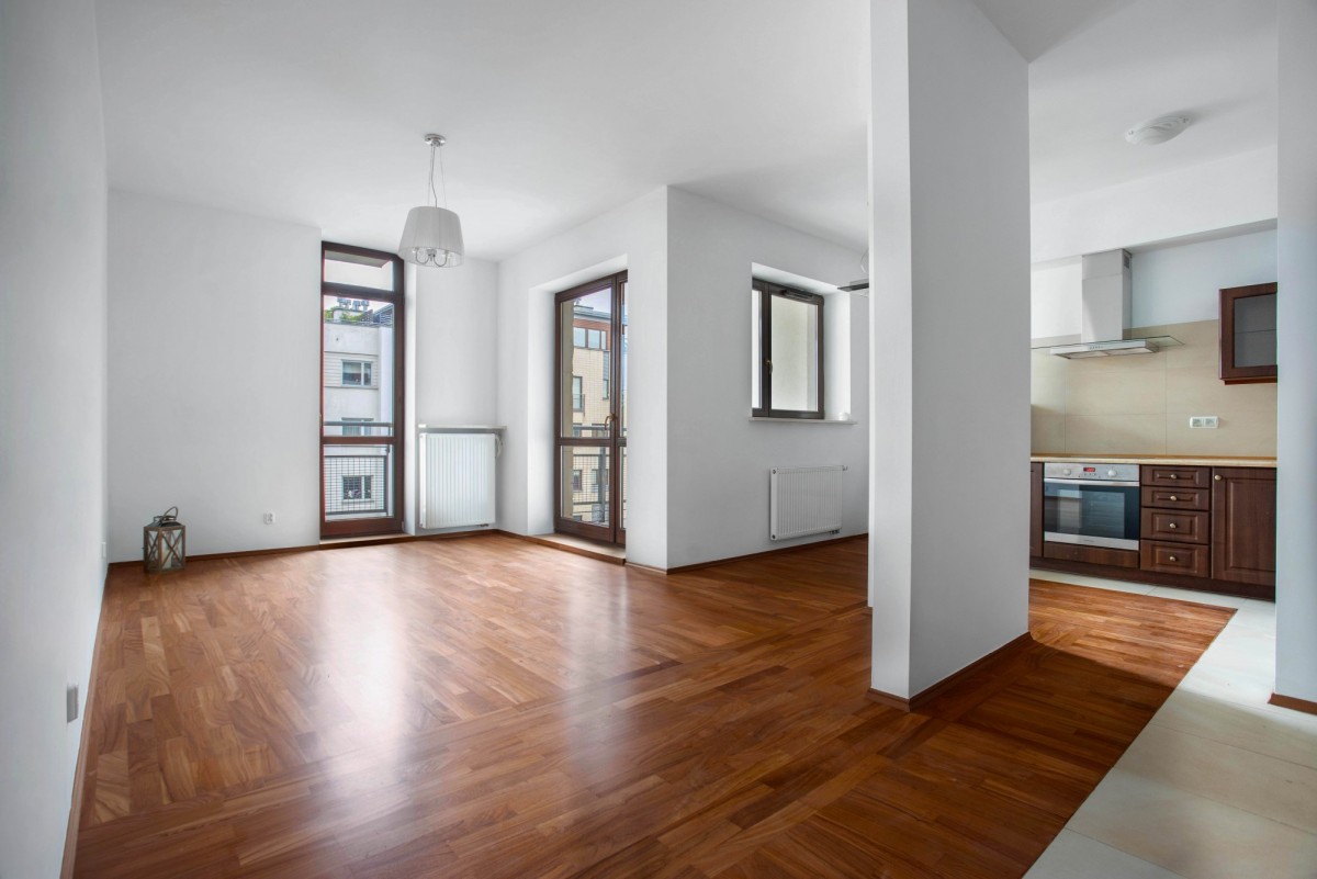 Ładny, dwupokojowy apartament – Sarmacka 13