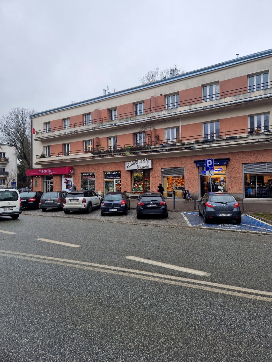 Lokal biurowo-usługowy w kamienicy na Saskiej Kęp