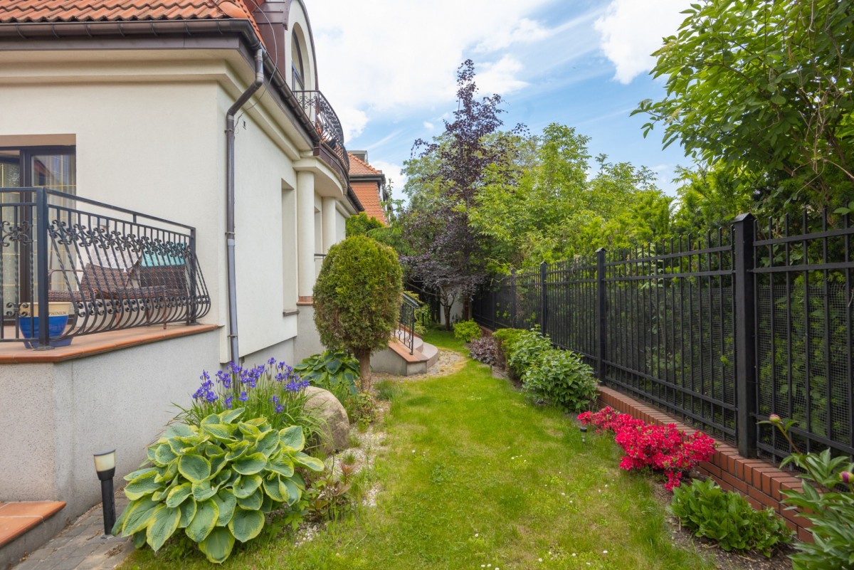 Duży dom z dużym potencjałem (Ochota), ul. Bielska