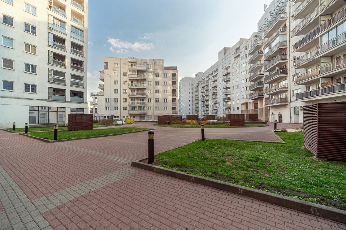 3 pokoje | 2 strony świata | metro | las