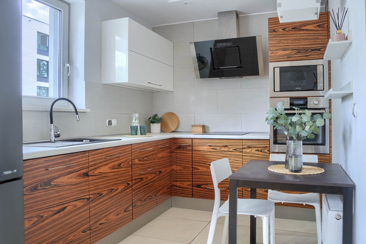 3-pokoje, balkon, komórka, miejsce postojowe
