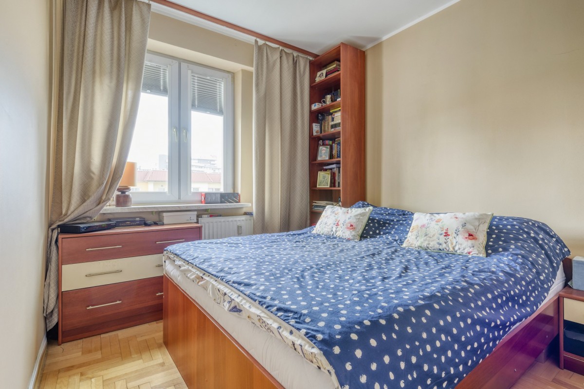 Spokojnie i w bardzo dobrej lokalizacji.