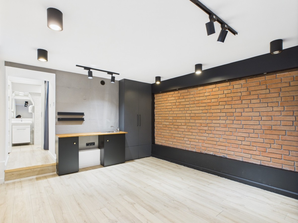Lokal użytkowy w kamienicy, centrum