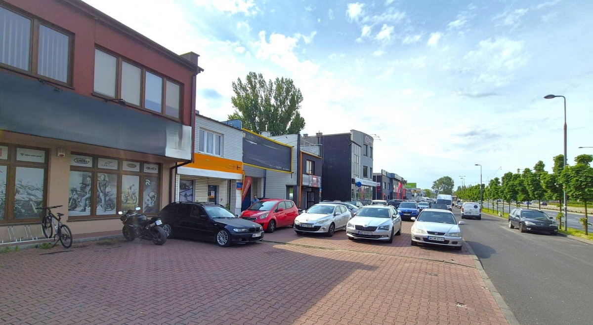 Ustawny lokal z witrynami i parkingiem /Al.Prymasa