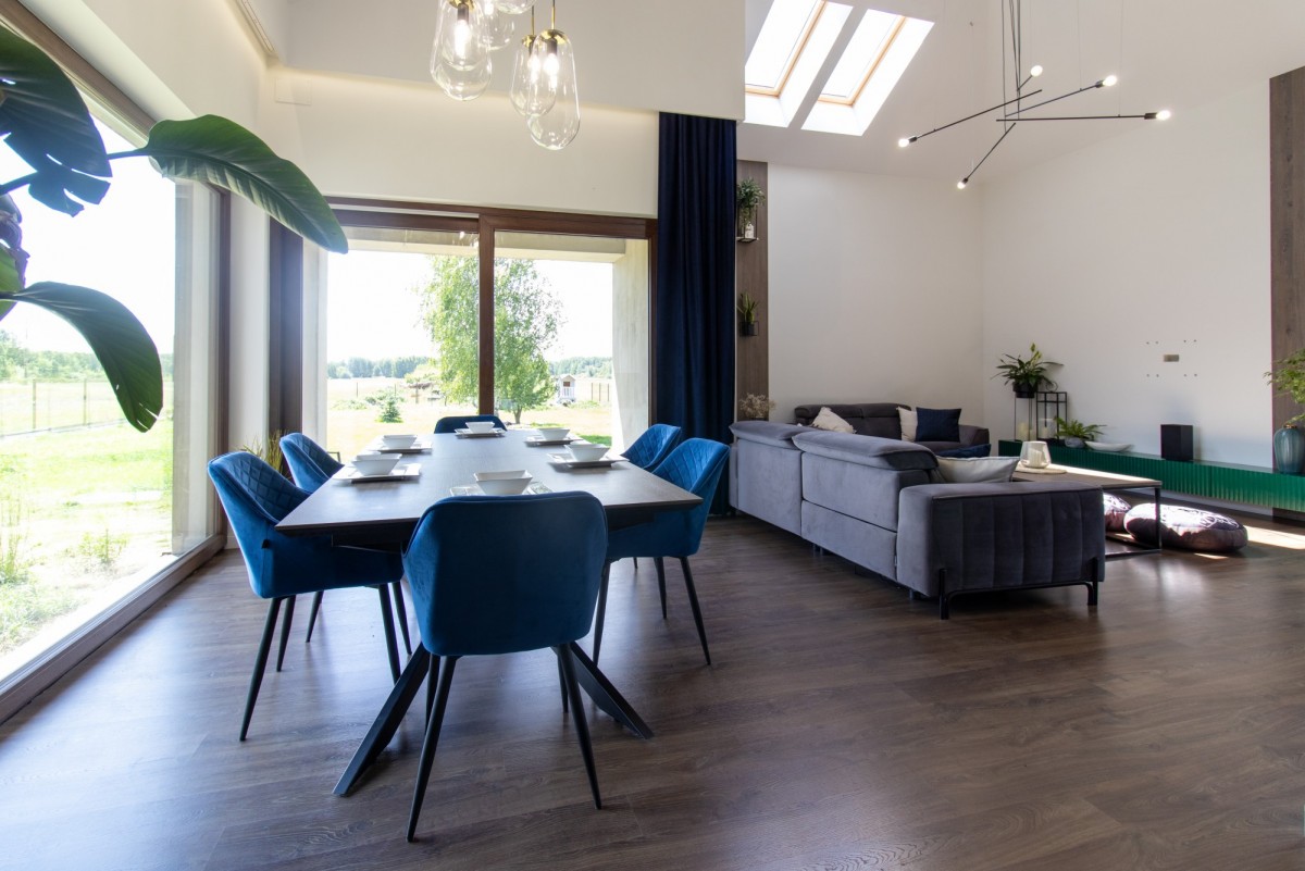 Nowoczesny Przestronny Dom Wokół Natury