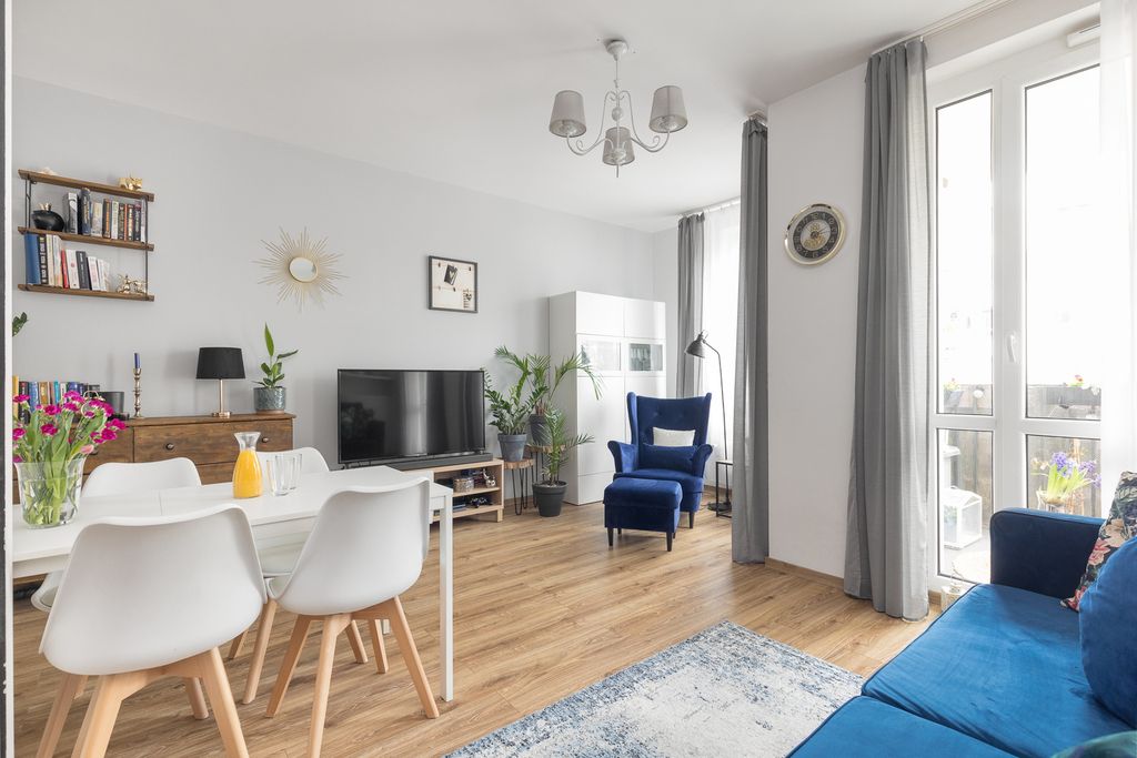 Gotowe do zamieszkania  balkon  komórka  winda