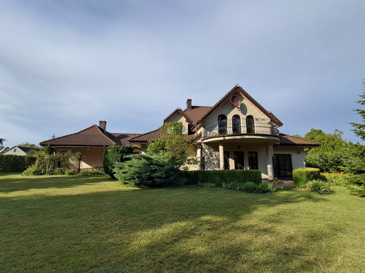 Sprzedam duży dom w Cekanowie przy ul. Płockiej 19