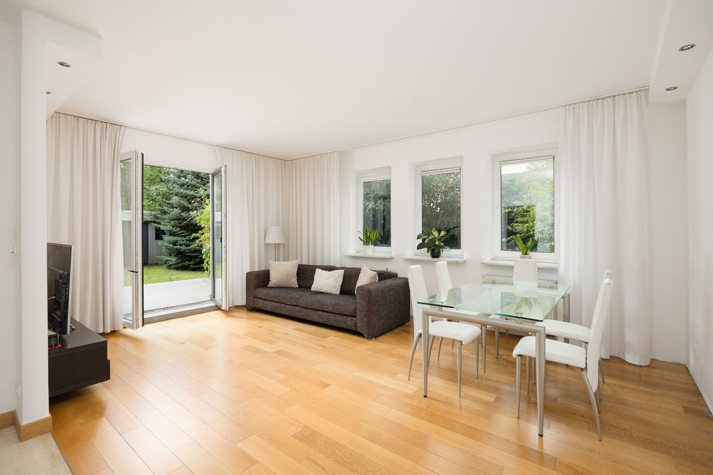 Narożny bezczynszowy segment  Prywatny ogród