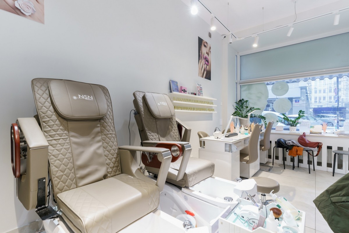 Duże witryny, ruch pieszy, miejsce na dostawy