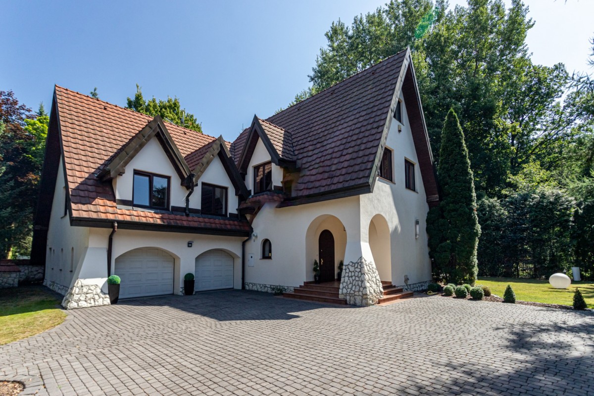 Dom z 8 sypialniami w Konstancinie