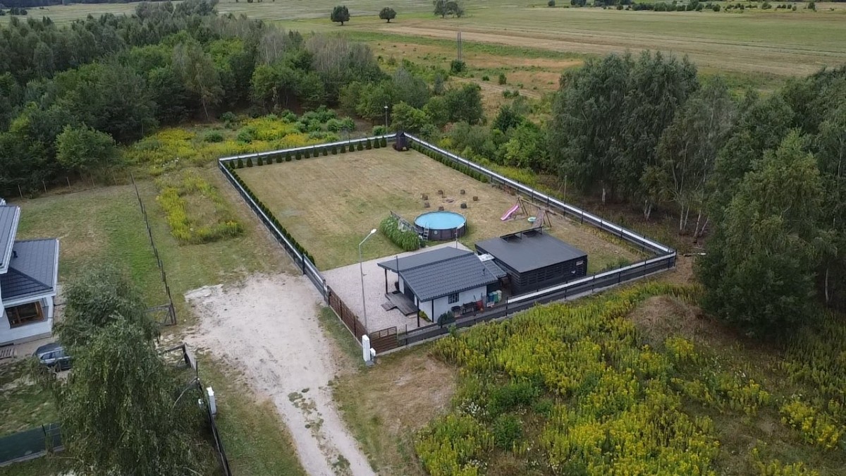 Zadbana, uzbrojona działka