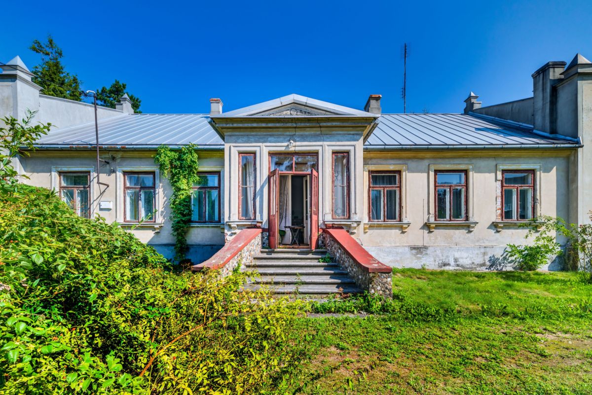 Dworek napisz dalej w nim swoją historię