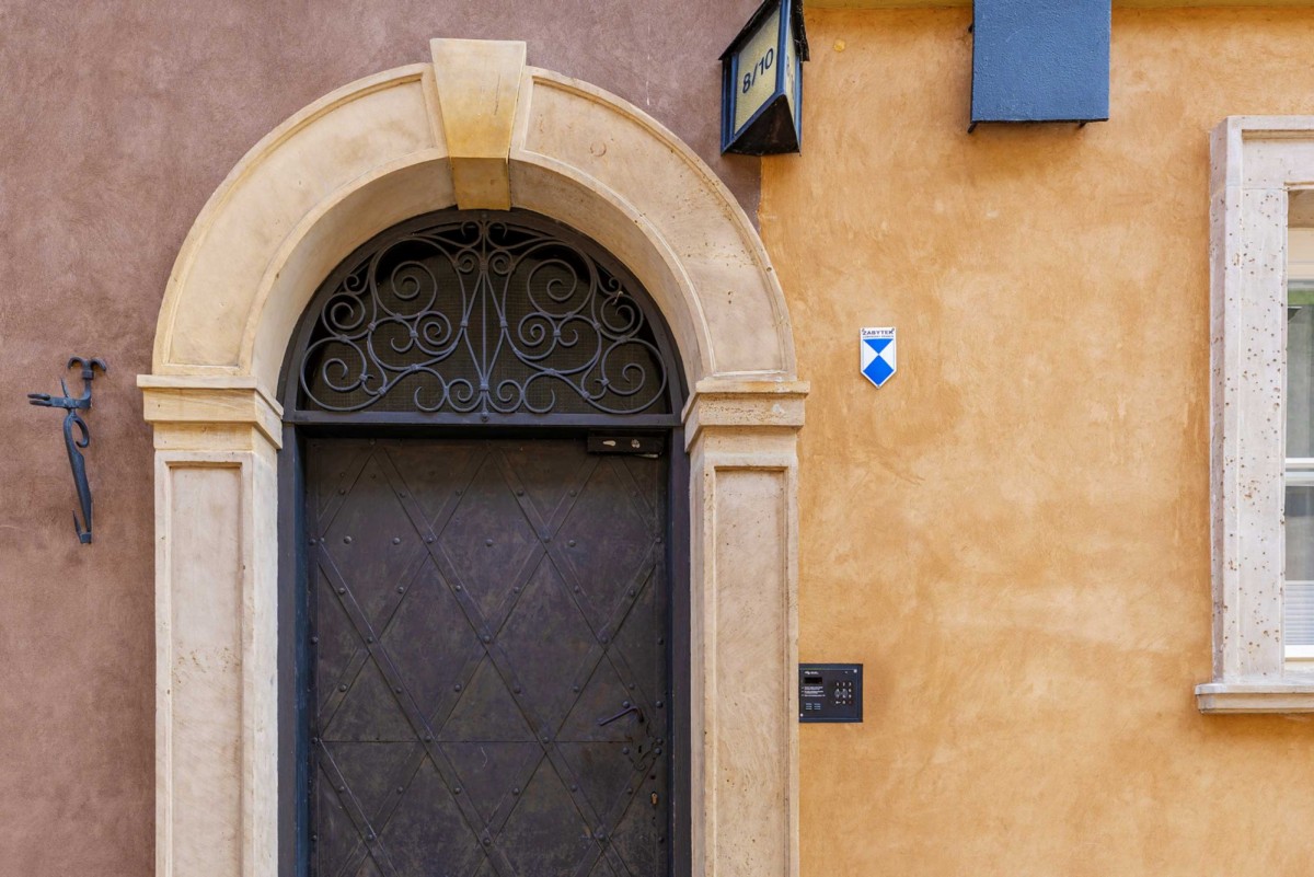 CHARMING TENEMENT IN THE OLD TOWN