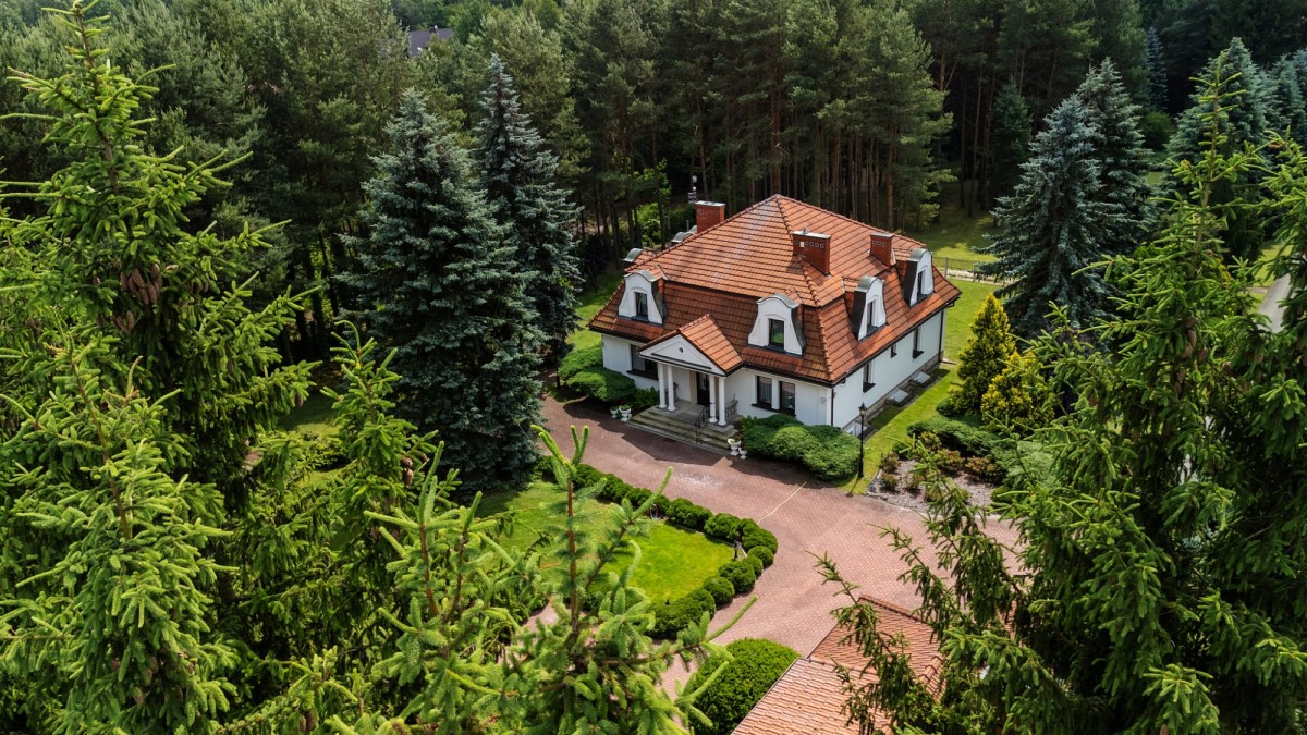 Prywatny park| garaż na 3 auta| 18 km od Warszawy