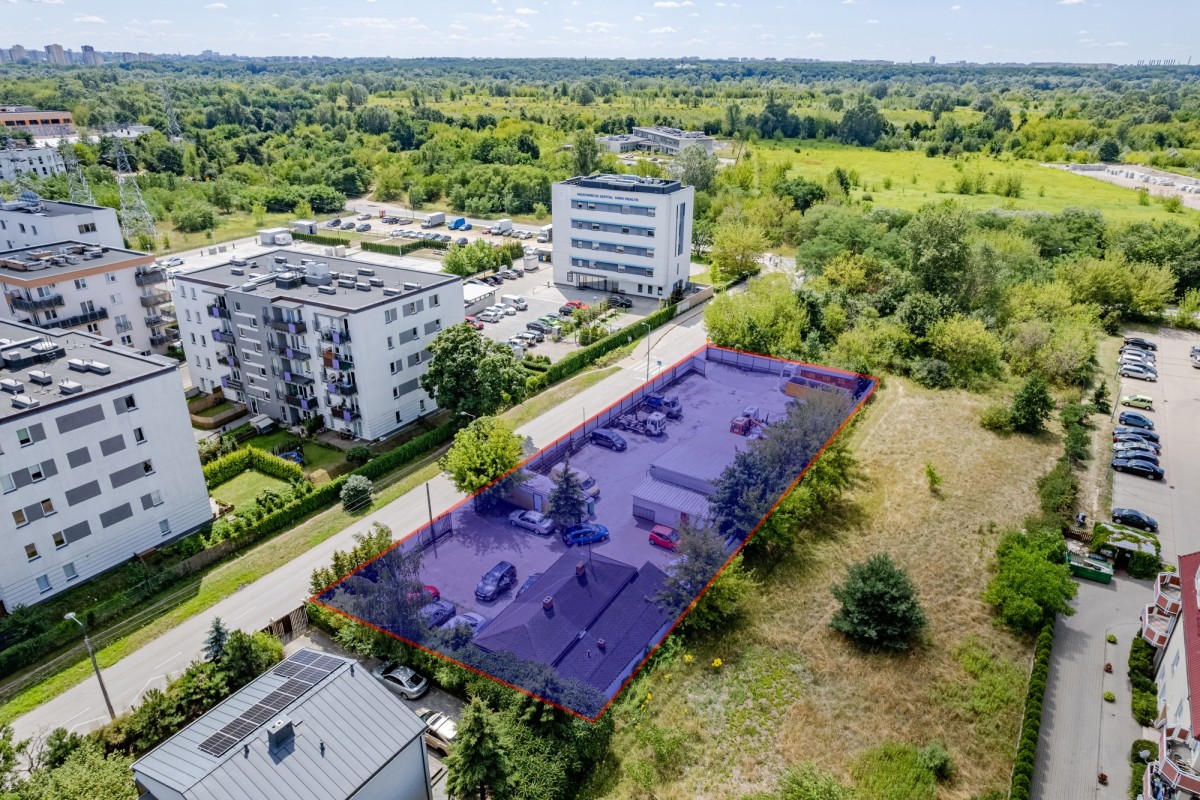 Działka inwestycyjna 1700 m2 z budynkiem i garażem