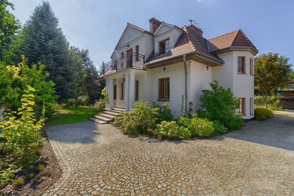 Willa 270 m2 z działką 1000 m2  Otrębusy