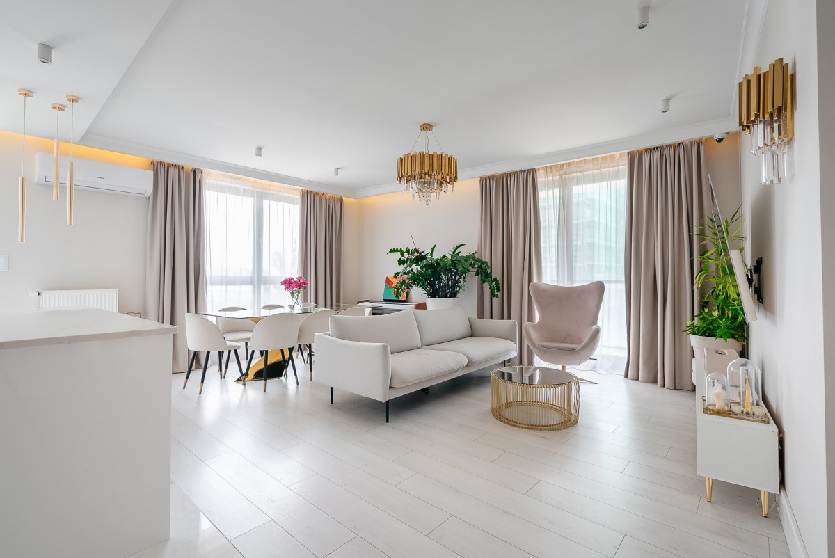 4 pokoje / 2 łazienki / duży balkon