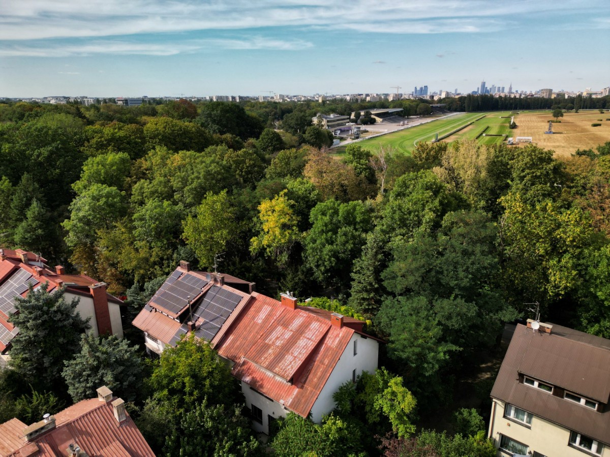 Dom z potencjałem | Obok Toru Wyścigów Konnych