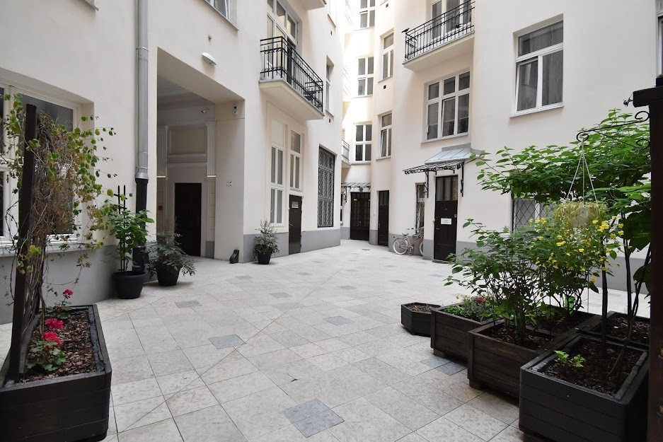 Bagatela 76m2 mieszkanie w pięknej kamienicy