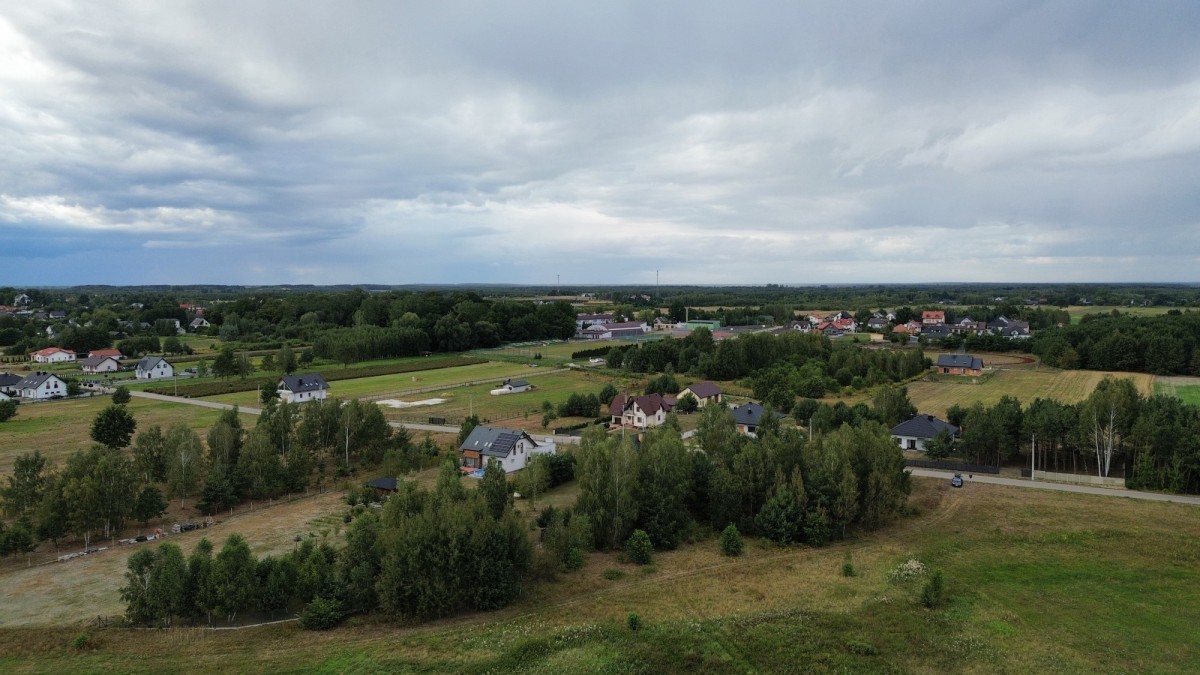 Działka budowlana z własnym mini-lasem – Wieniawa