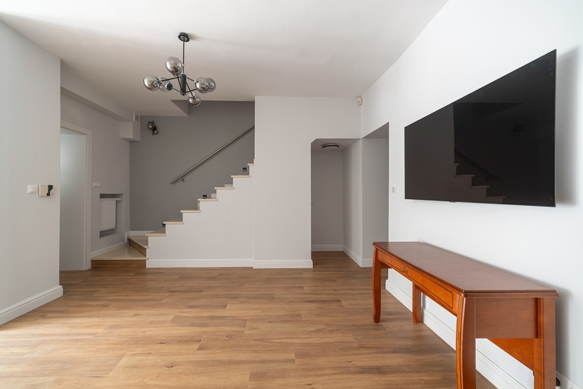 Piękny, wyremontowany dom na Sadybie, ogród.