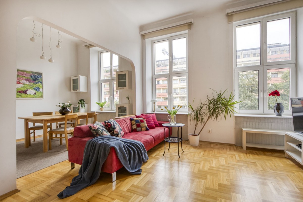 Przedwojenna kamienica po renowacji, wysokie!