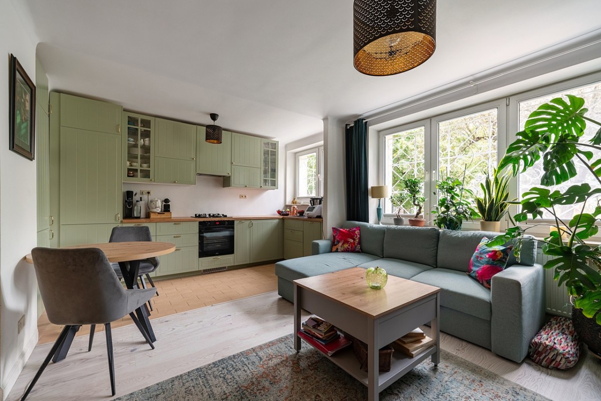 Ciepłe i słoneczne | metro Młynów