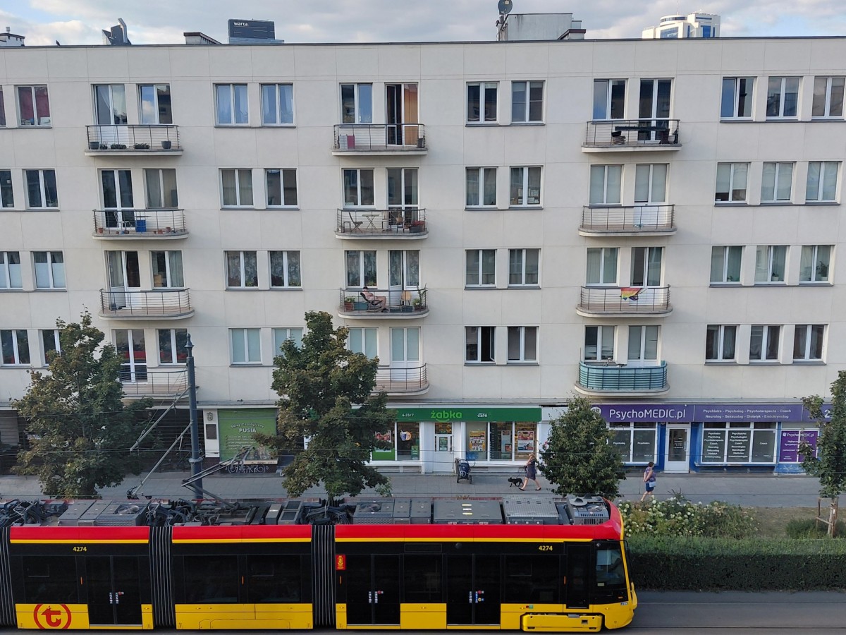 Blisko centrum, dwustronne, jasne,