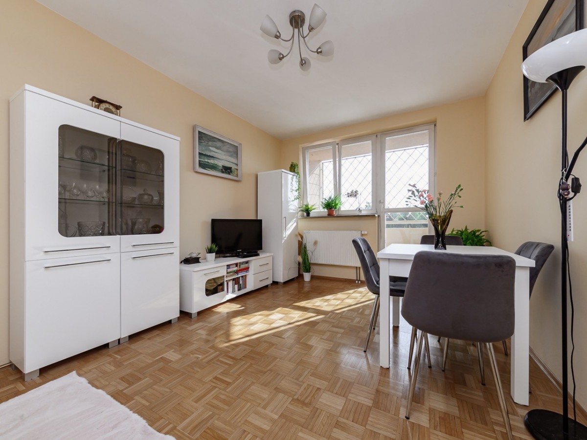 2 pokoje z oddzielną kuchnia blisko komunikacji