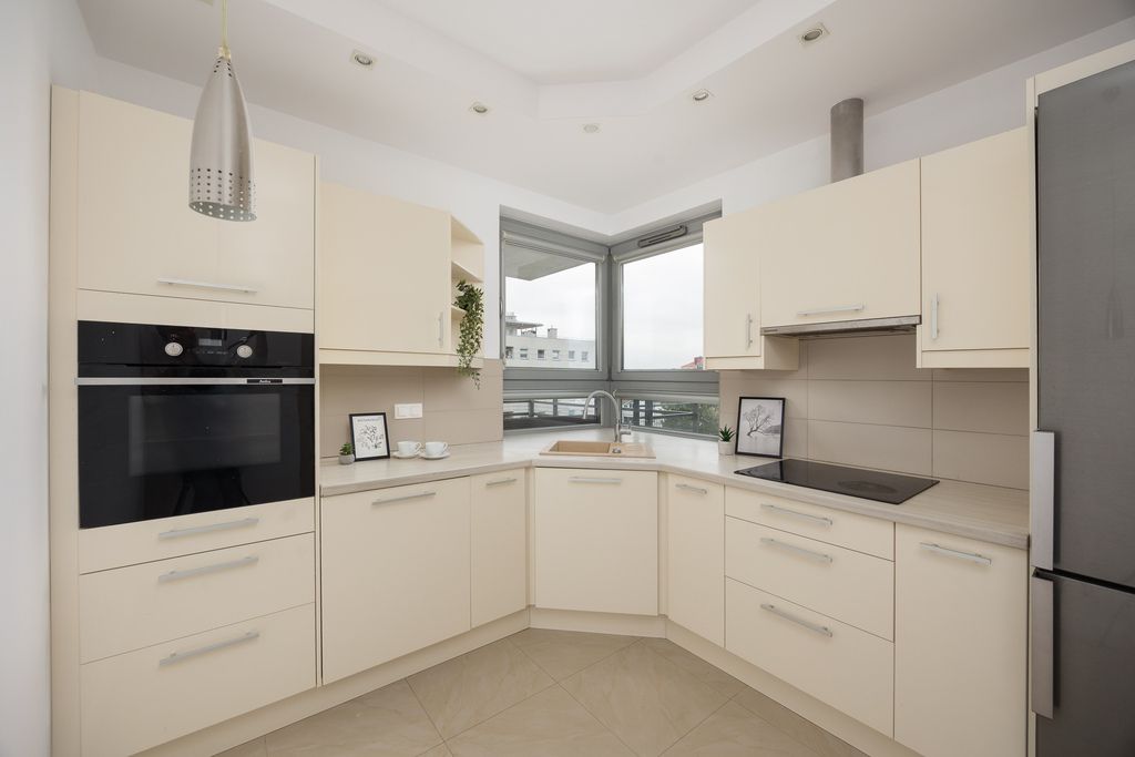 Komórka  Msc parkingowe  Balkon  Od zaraz