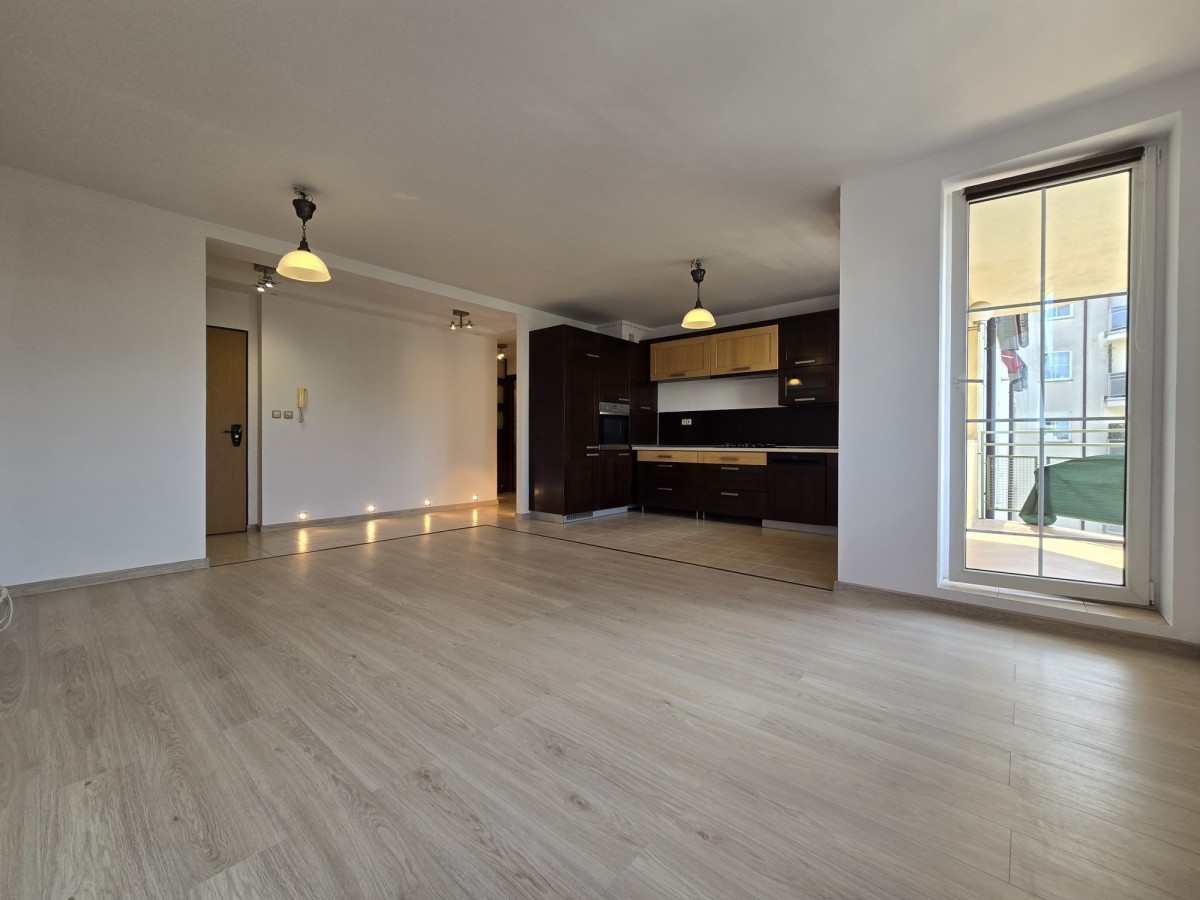 2 pokoje z balkonem, komórka, miejsce parkingowe