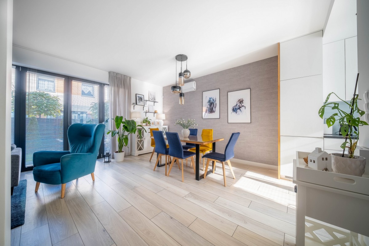 5 pokoi WKD z wyposażeniem