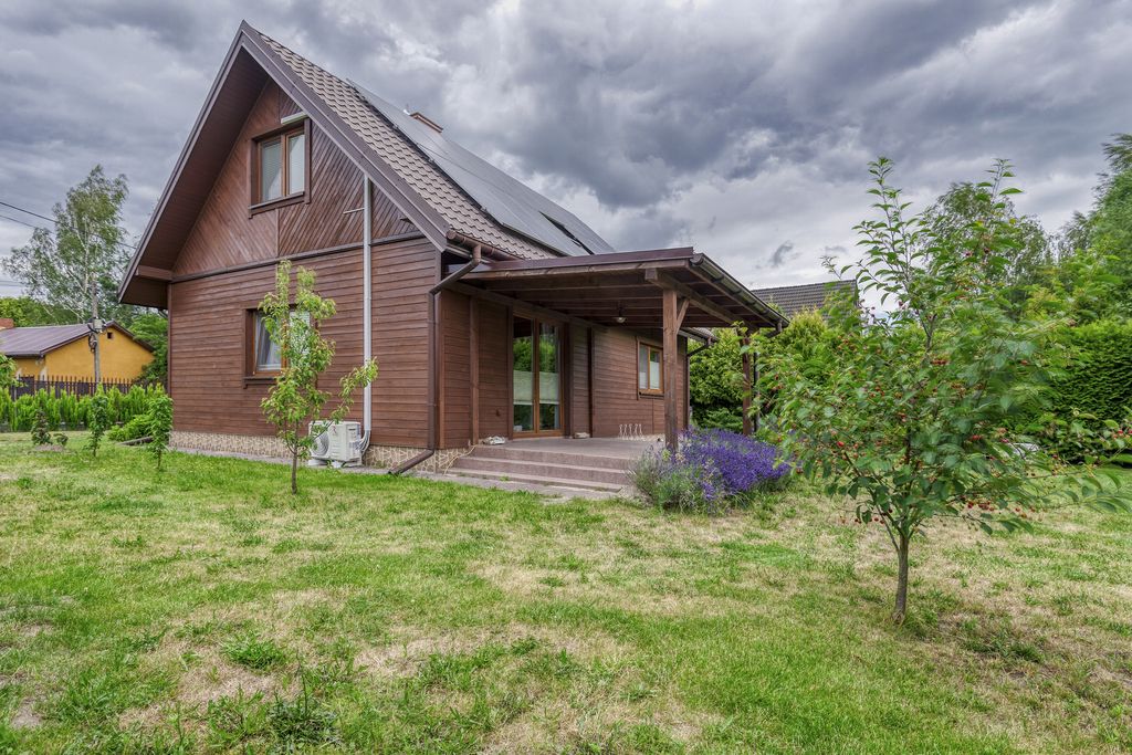 Drewniany dom w Bramkach – tylko 30 km od Warszawy