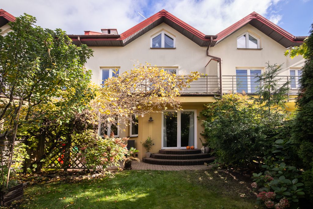 Dom z ogródkiem w cichej okolicy