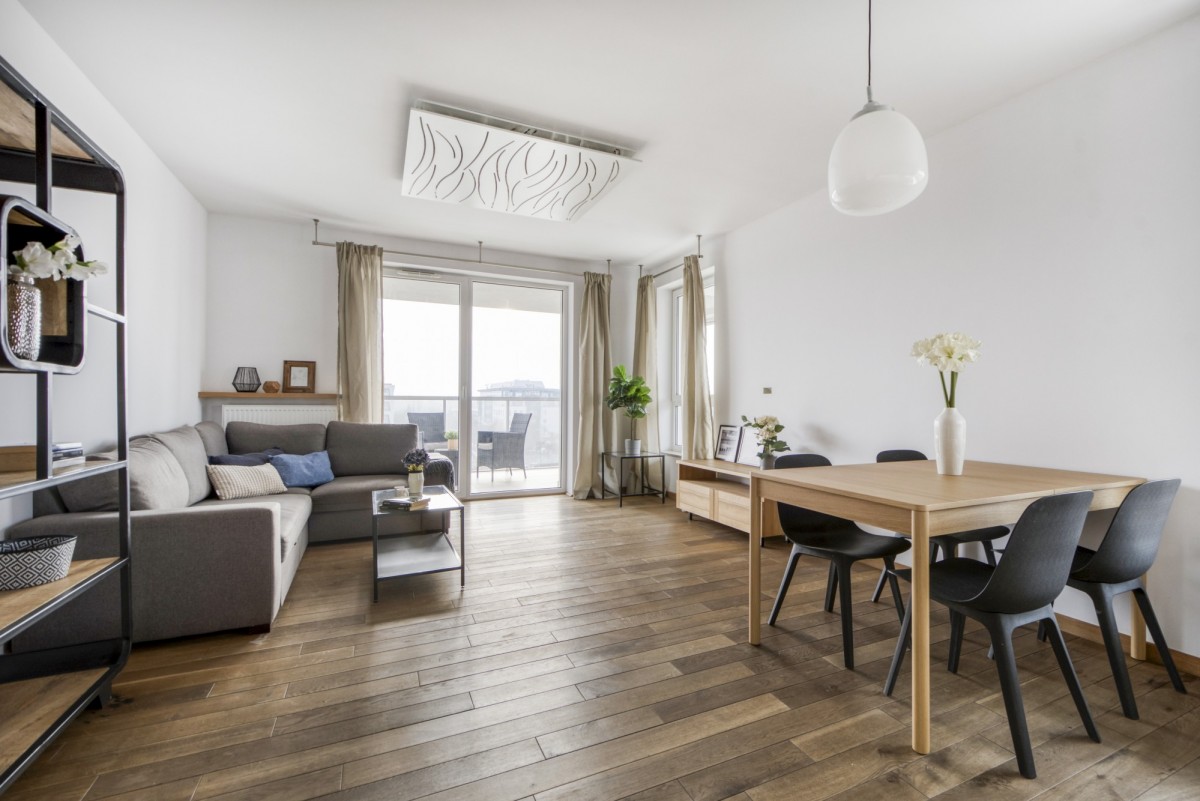 Taras 32 m² – 4 pokoje – apartamentowiec