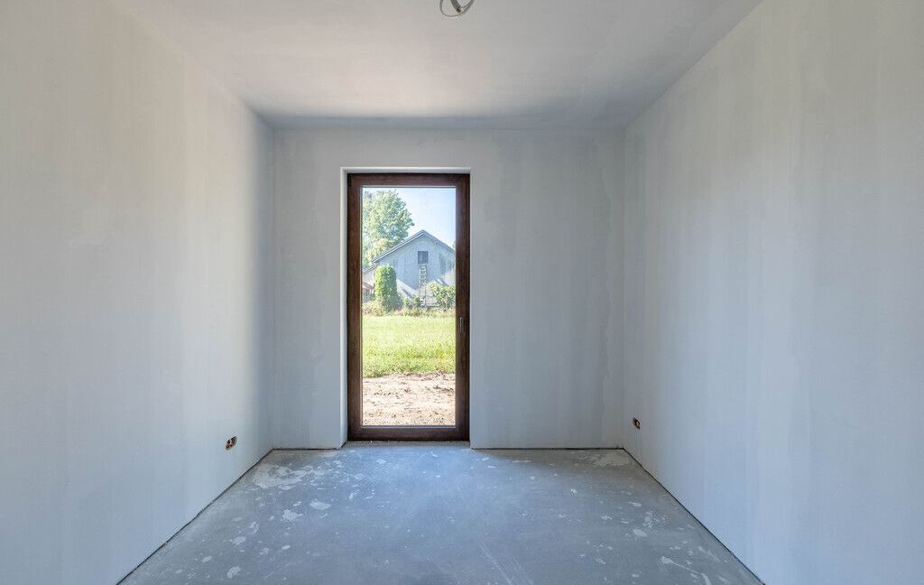 25638200
